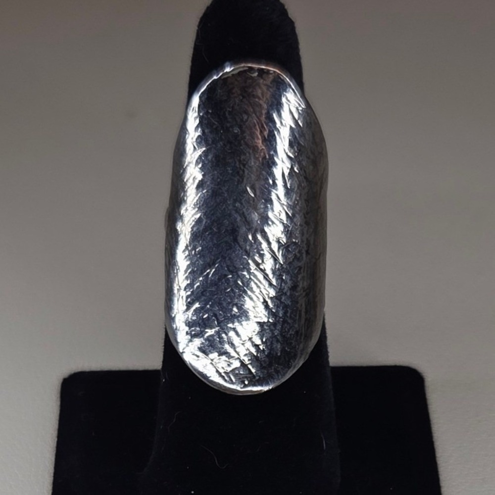 Hammered Gunmetal Gray Tone Elongated Oval Shield Statement Ring Size 7 0415